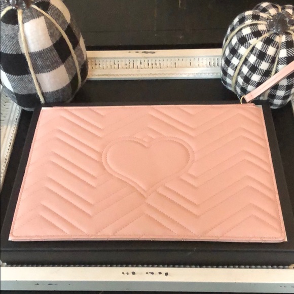 Gucci Marmont GG Pouch - Picture 2 of 6